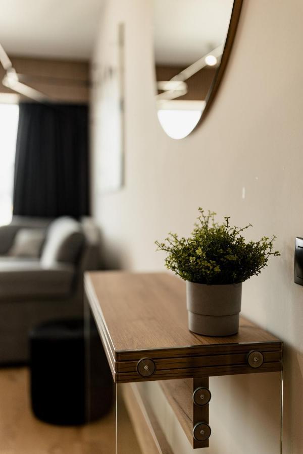 Nest Mirror Apartment Cluj-Napoca