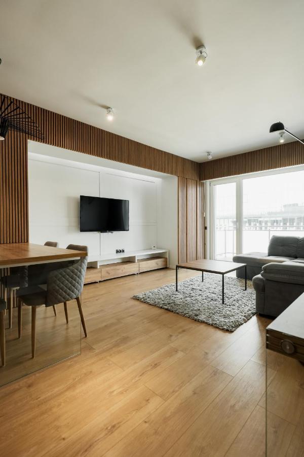 Nest Mirror Apartment *