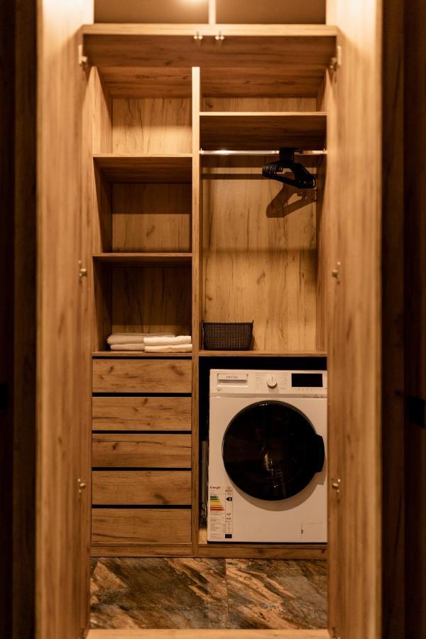 Nest Mirror Apartment